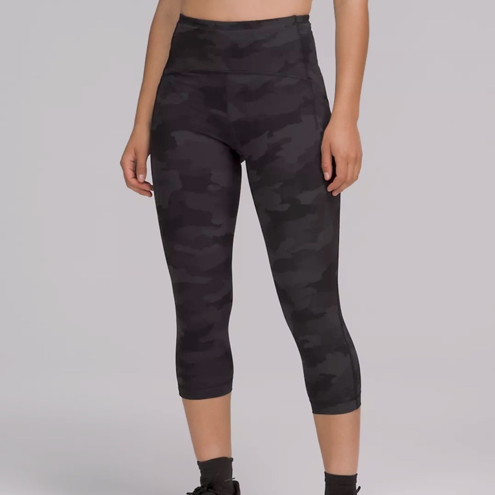Lululemon Swift Speed HR crop 21” deep camo size 6